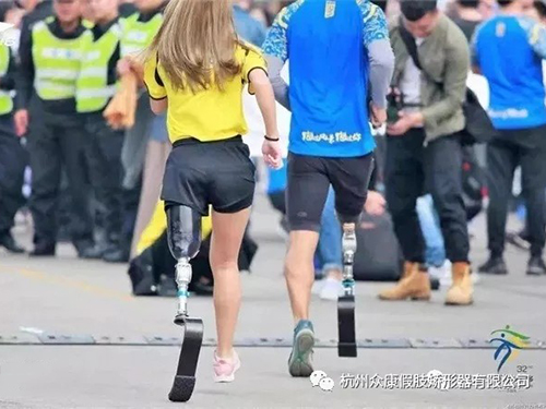 杭马最美背影---用假肢跑完7KM的女刀锋战士